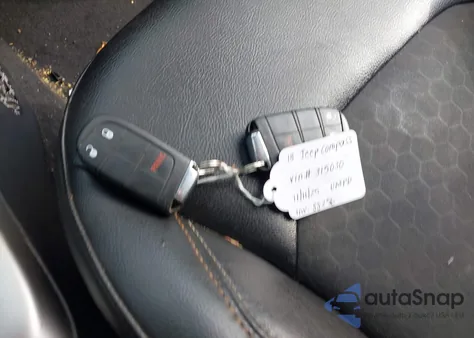 2018 Jeep Compass Latitude 4X4 из США, поврежденный, VIN 3C4NJDBB8JT315030